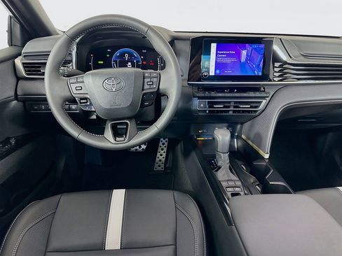 Used 2025 Toyota Camry SE image 22