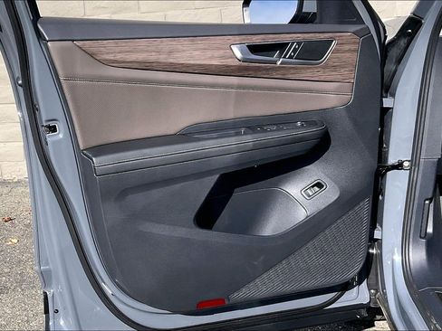 Certified 2025 Volkswagen Atlas SEL image 22