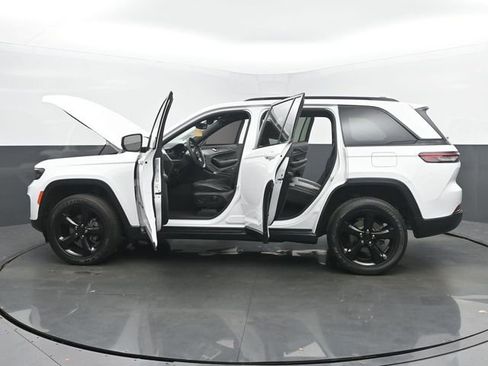 Used 2023 Jeep Grand Cherokee Altitude AWD/4WD image 53