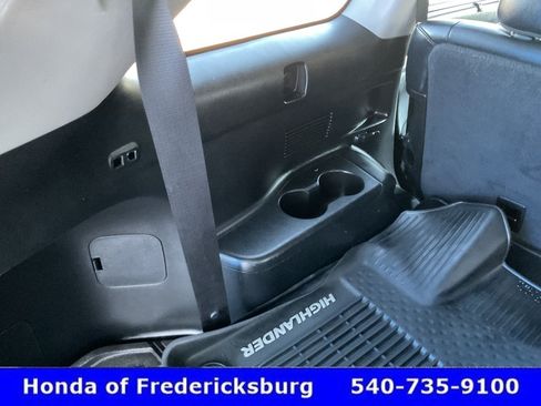 Used 2018 Toyota Highlander XLE AWD/4WD image 21