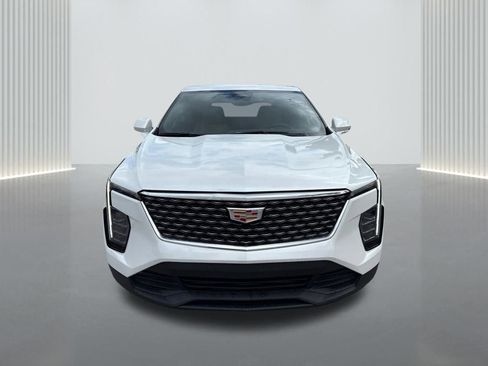 Certified 2024 Cadillac XT4 Luxury image 2