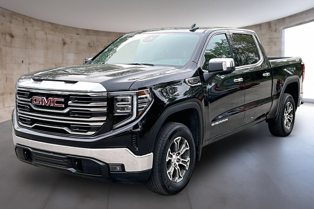 Used 2025 GMC Sierra 1500 SLT AWD/4WD image 13