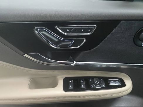 Used 2021 Lincoln Corsair Reserve w/ Equipment Group 201A image 19