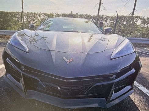 Used 2025 Chevrolet Corvette Z06 RWD image 3