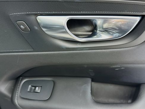 Used 2025 Volvo XC60 B5 Plus image 30