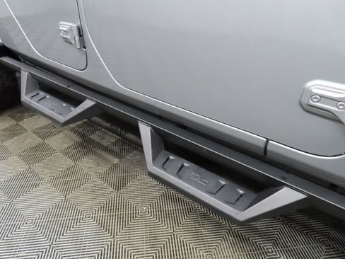 Used 2021 Jeep Gladiator Sport image 44