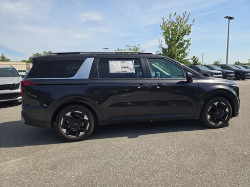 New 2026 Kia Carnival EX FWD image 9