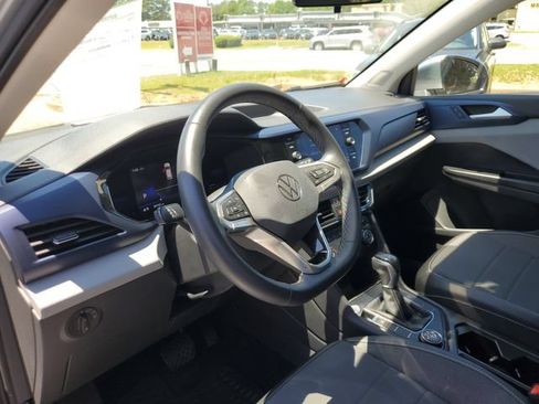 Certified 2022 Volkswagen Taos SE image 18