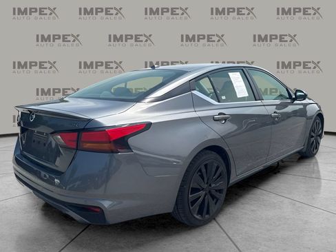Used 2021 Nissan Altima 2.5 SR w/ SR Premium Package FWD image 3