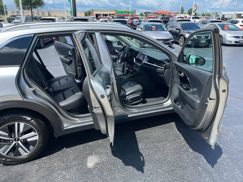 Used 2022 Kia Niro EX Premium FWD image 45