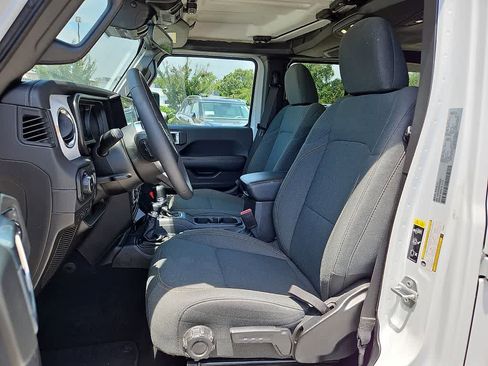 Used 2025 Jeep Wrangler Unlimited Sahara AWD/4WD image 12
