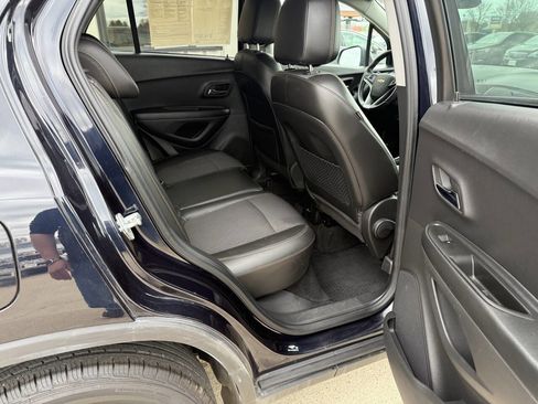 Used 2021 Chevrolet Trax LT w/ LT Convenience Package AWD/4WD image 12