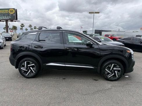 New 2026 Nissan Kicks SV w/ Charging Package FWD image 7