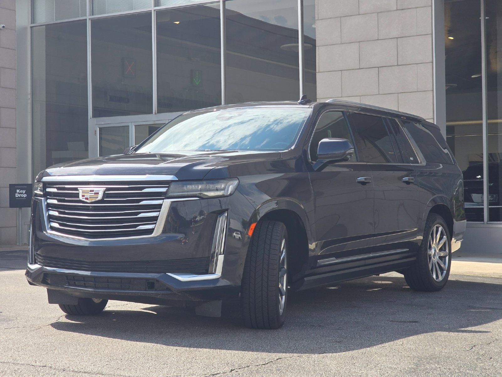 Used 2023 Cadillac Escalade ESV Premium Luxury Platinum w/ LPO, Floor Liner Package AWD/4WD image 18