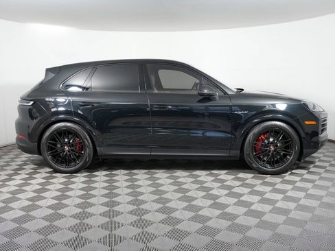 Certified 2026 Porsche Cayenne S w/ Premium Package Plus AWD/4WD image 8