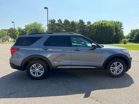 Used 2023 Ford Explorer XLT AWD/4WD image 4