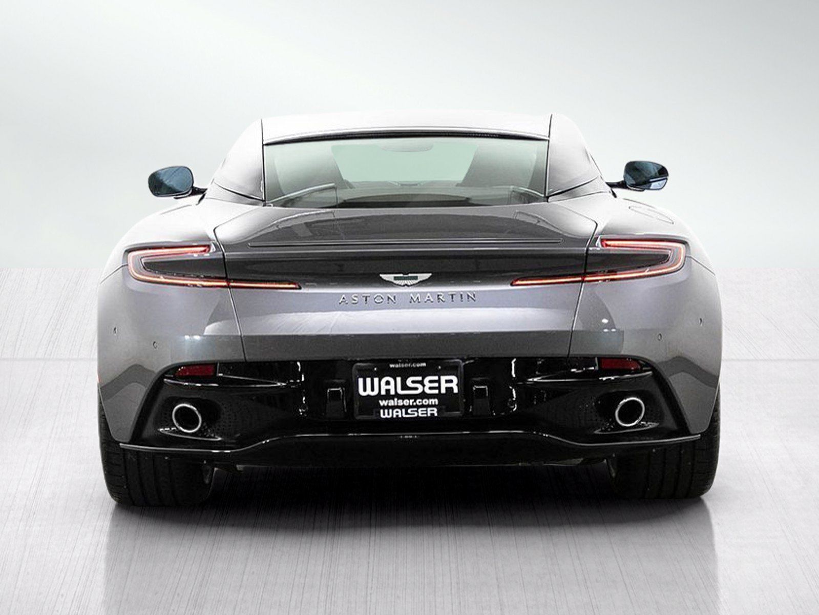 Used 2025 Aston Martin DB12 Coupe RWD image 4