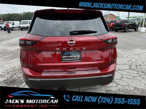 Used 2025 Nissan Rogue SV w/ SV Premium Package image 9