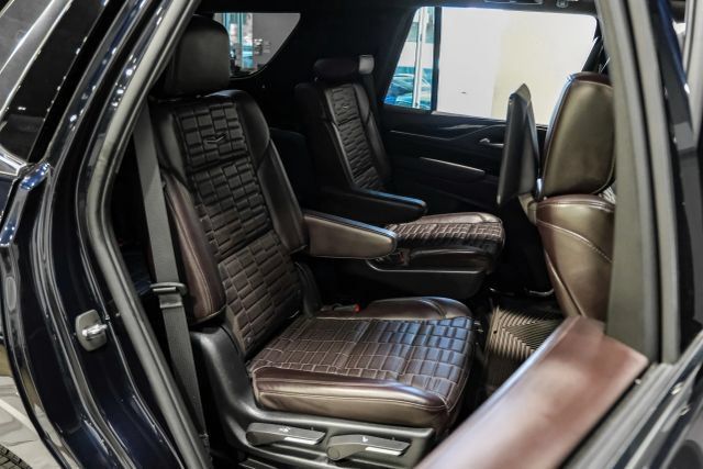 Used 2022 Cadillac Escalade Premium Luxury Platinum AWD/4WD image 35