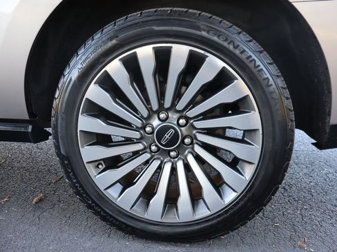 Used 2018 Lincoln Navigator Reserve w/ Technology Package AWD/4WD image 45