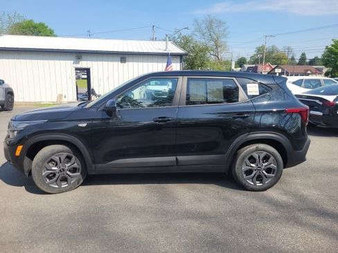 Certified 2024 Kia Seltos LX AWD/4WD image 2