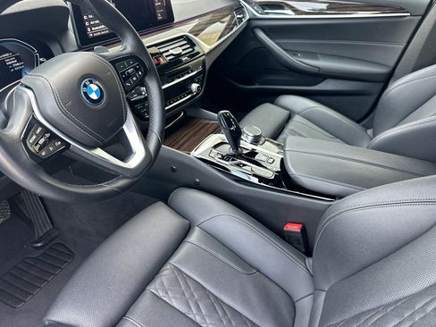 Certified 2023 BMW 530e w/ Convenience Package image 11