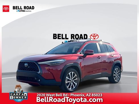 Used 2023 Toyota Corolla Cross XLE image 1