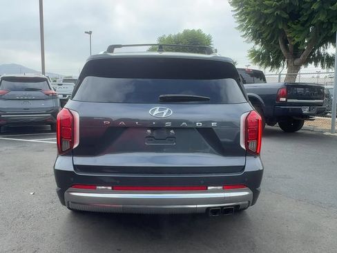 Used 2024 Hyundai Palisade Calligraphy FWD image 4