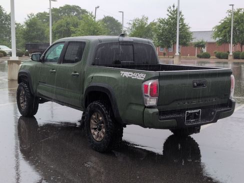 Used 2021 Toyota Tacoma TRD Off-Road w/ TRD Premium Off Road Package AWD/4WD image 6