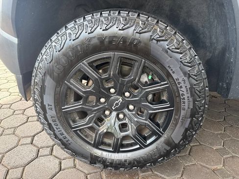 Used 2025 Chevrolet Colorado Trail Boss AWD/4WD image 11