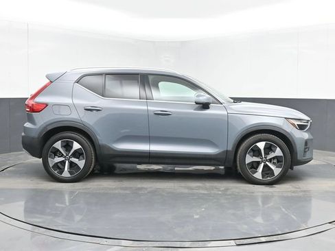 Used 2023 Volvo XC40 B4 Ultimate FWD image 15