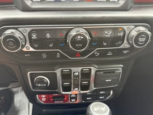 Used 2021 Jeep Wrangler Unlimited Rubicon w/ Dual Top Group AWD/4WD image 18
