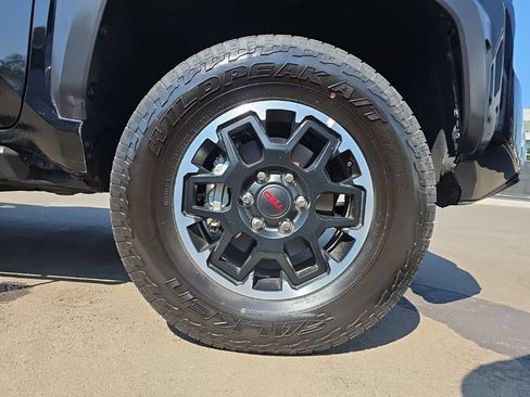 Used 2025 Toyota Tacoma TRD Off-Road AWD/4WD image 9
