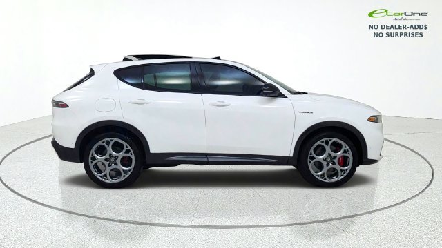 Used 2024 Alfa Romeo Tonale Veloce w/ Active Assist Package AWD/4WD image 9