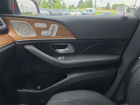 Used 2025 Mercedes-Benz GLS 450 4MATIC image 27