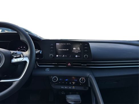 Used 2022 Hyundai Elantra SEL image 17