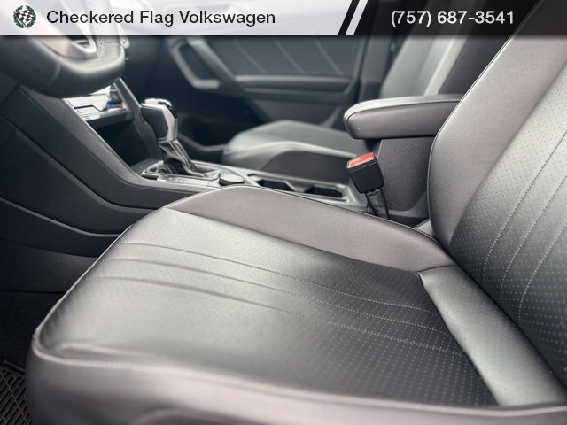 Used 2022 Volkswagen Tiguan SE w/ Panoramic Sunroof Package AWD/4WD image 24