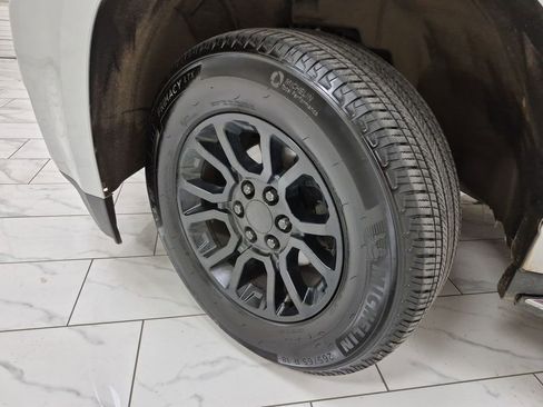 Used 2019 GMC Yukon XL SLT w/ Open Road Package image 34