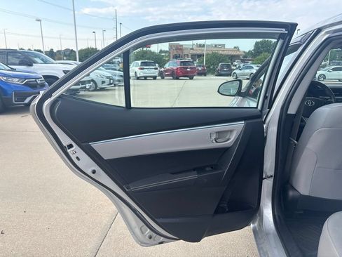 Used 2016 Toyota Corolla LE FWD image 31