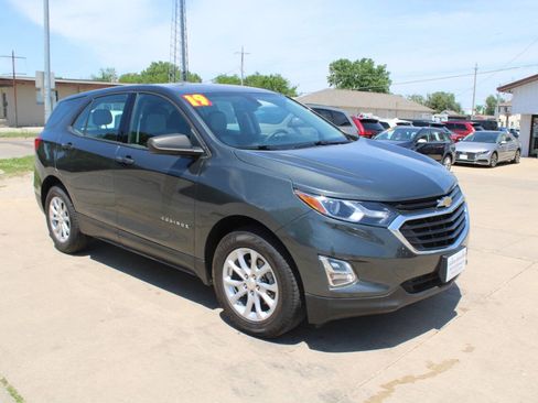 Used 2019 Chevrolet Equinox LS w/ LPO, Floor Liner Package FWD image 2