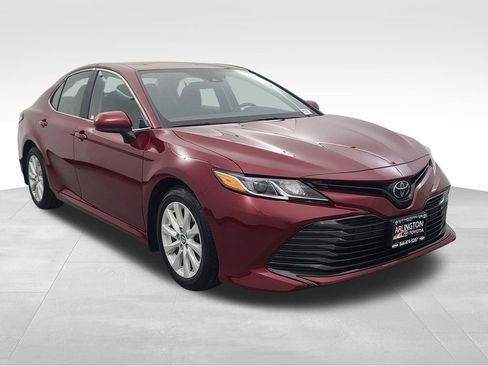 Used 2020 Toyota Camry LE image 2