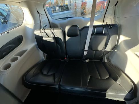Used 2020 Chrysler Pacifica Limited image 24
