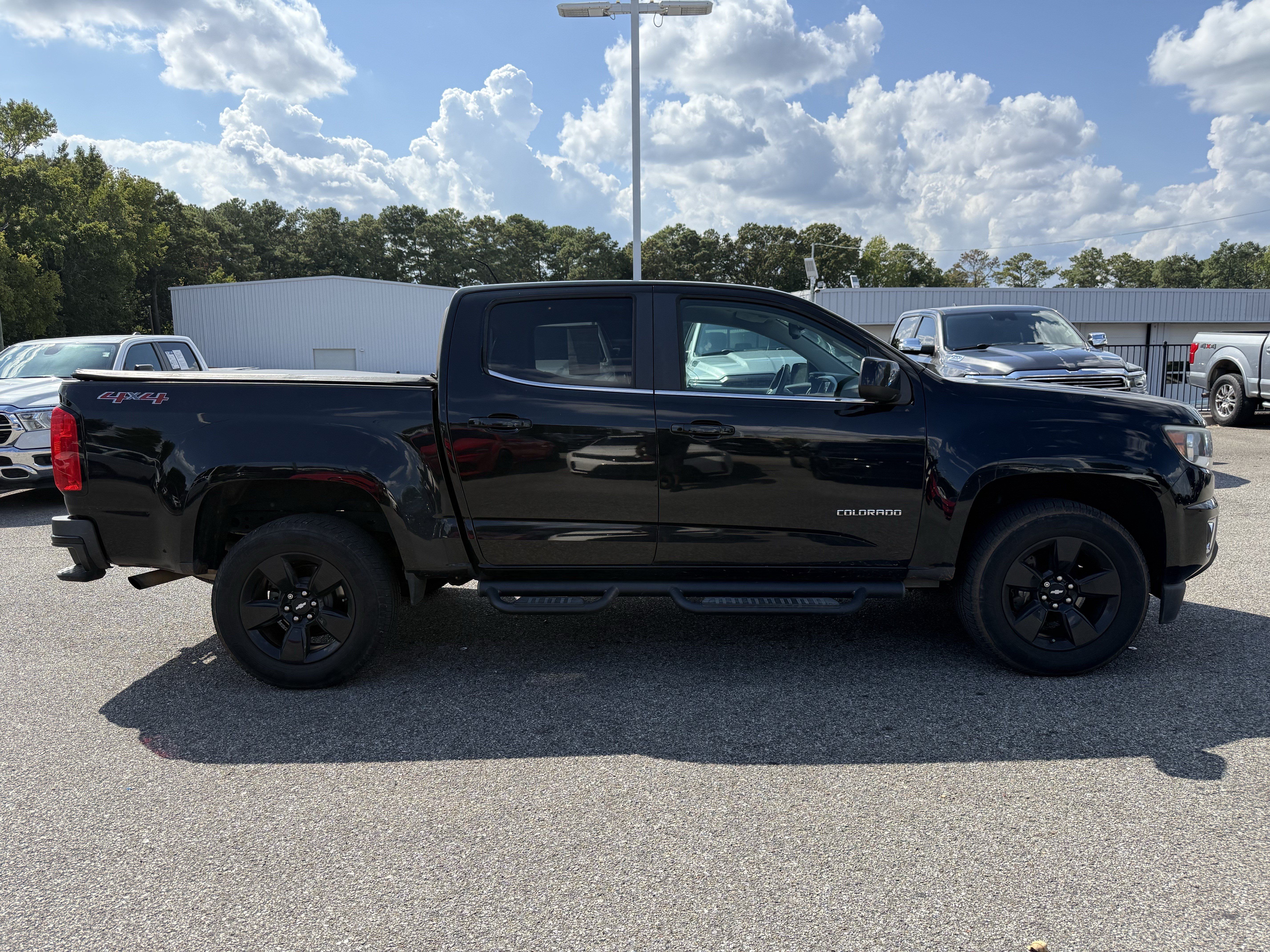 Used 2016 Chevrolet Colorado LT w/ Midnight Edition AWD/4WD image 11