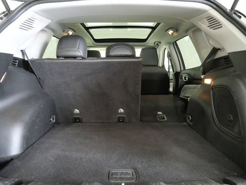 Used 2022 Jeep Compass Latitude w/ Sun and Sound Group AWD/4WD image 27