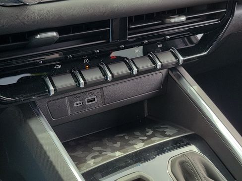 New 2026 GMC Canyon Elevation w/ Convenience Package RWD image 30