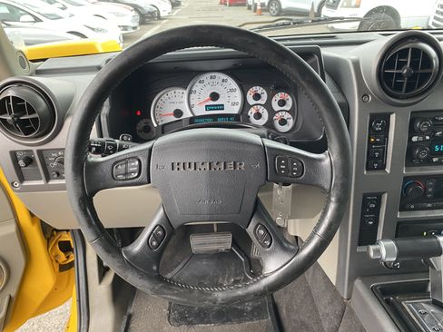 Used 2003 HUMMER H2 w/ Preferred Equipment Group image 9