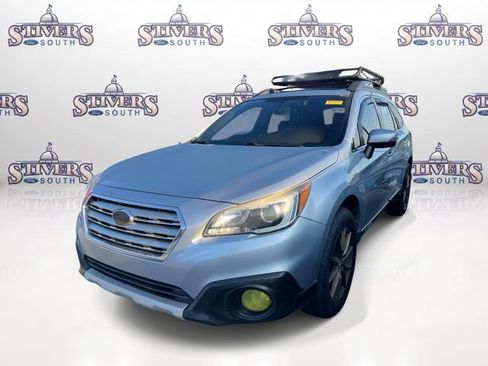 Used 2017 Subaru Outback 2.5i Limited AWD/4WD image 3