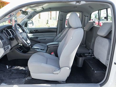 Used 2014 Toyota Tacoma 2WD Access Cab w/ Convenience Package image 18