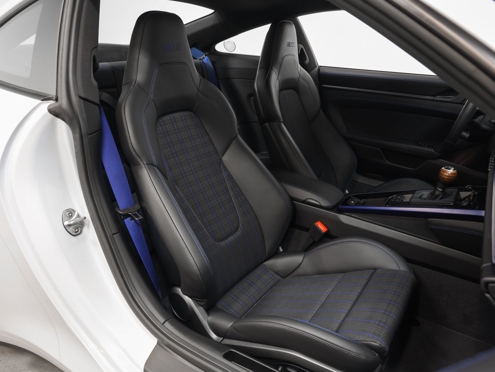 Certified 2025 Porsche 911 Carrera T RWD image 23