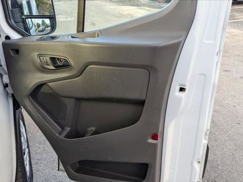 Used 2022 Ford E-Transit 148 High Roof Extended image 19